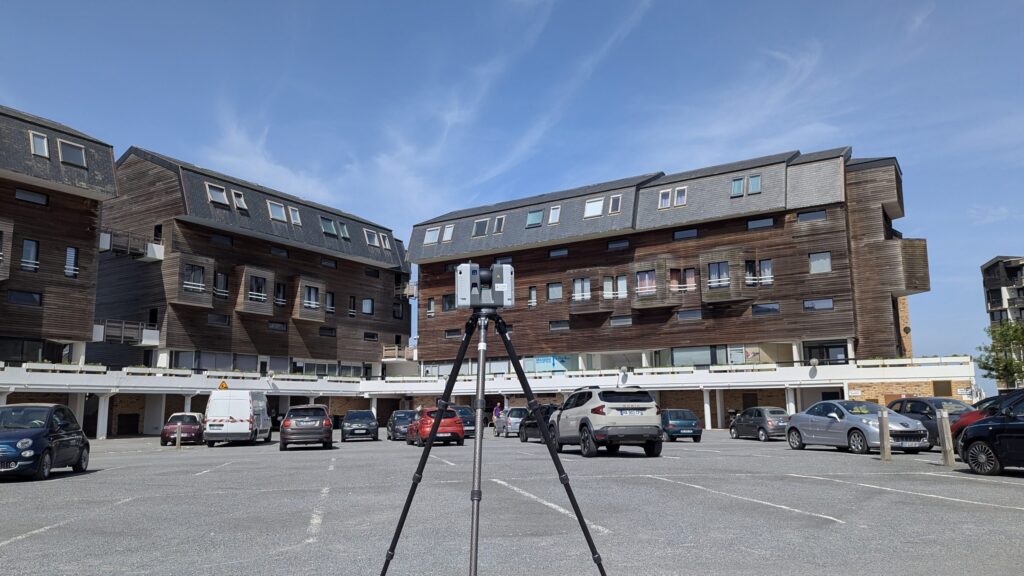 Scanner laser face aux immeubles des Marinas à Deauville